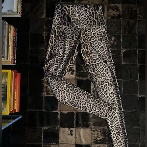 Brand new Onzie leopard leggings